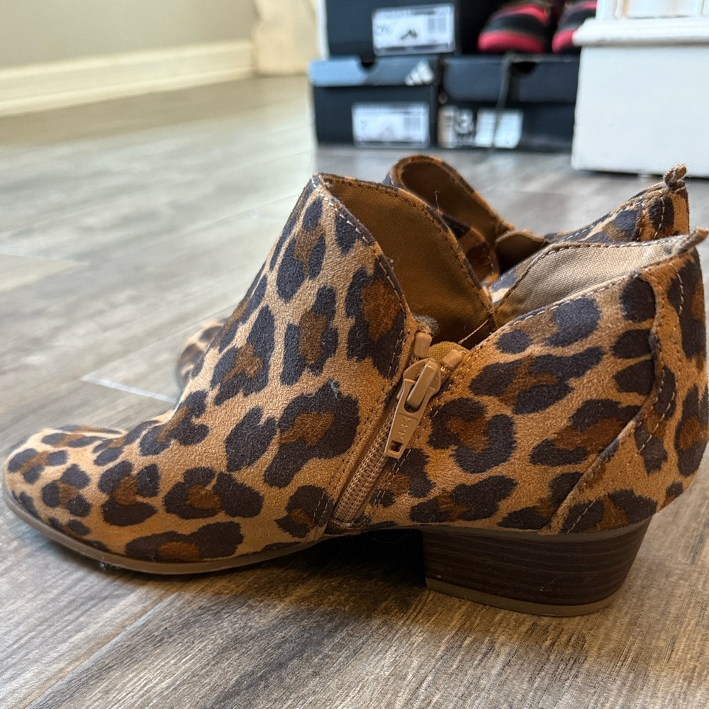 Old Navy Brown Leopard Ankle Booties